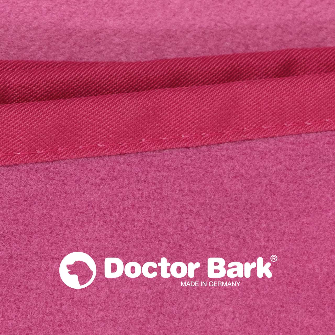 Markenkuscheldecke pink von Doctor Bark